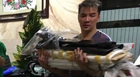 Sau mua lon, Mr. Dam phai mua lai dao cu cho show 12 ty hinh anh