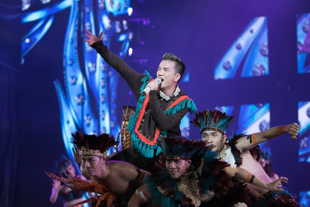 Ho Ngoc Ha hat hit Say tinh cua Dam Vinh Hung anh 7