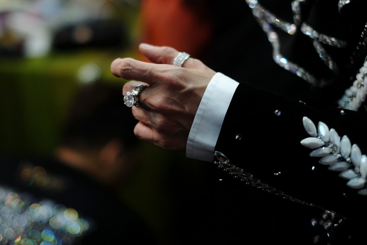 Kho hang hieu su dung trong live show Dam Vinh Hung anh 10