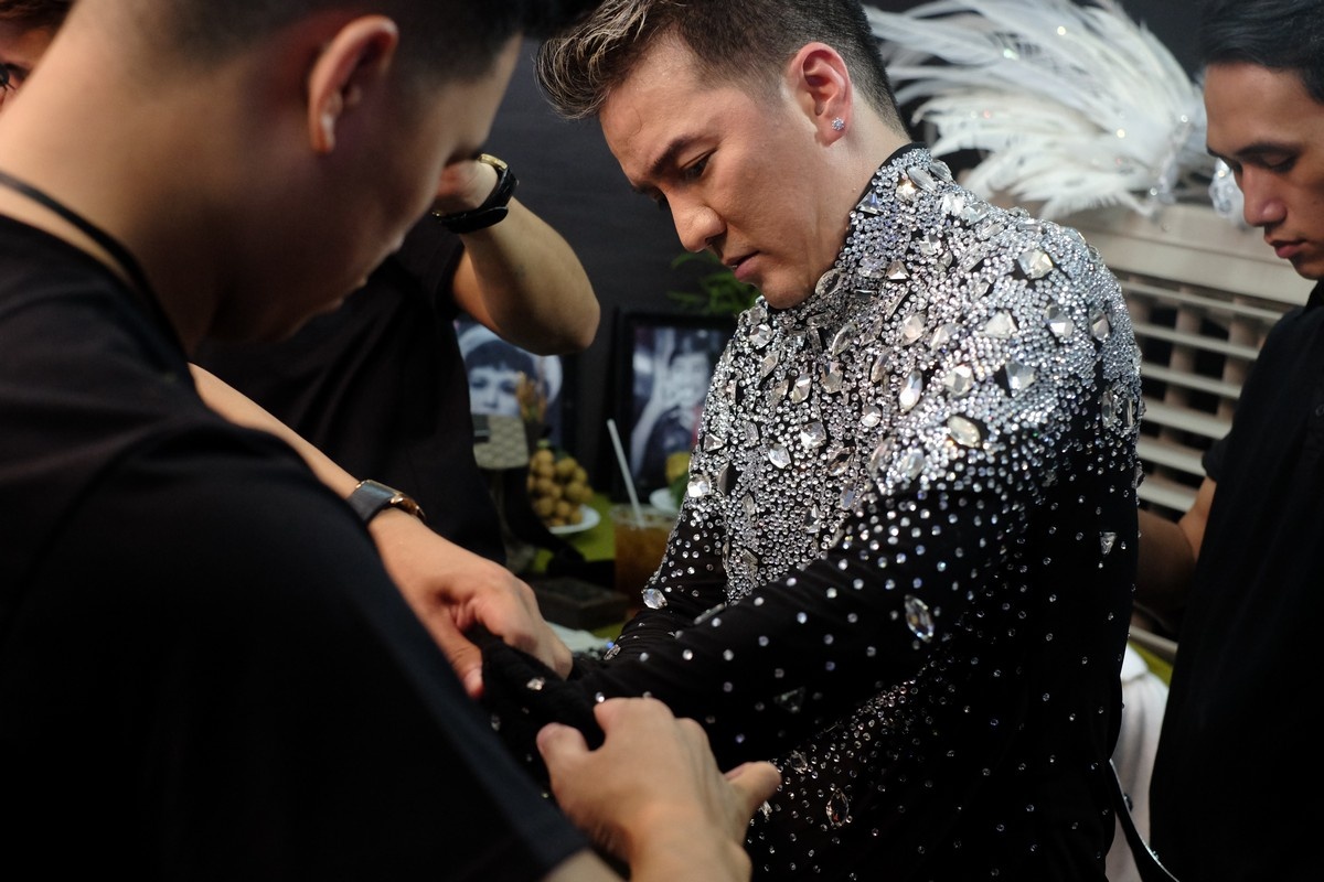 Kho hang hieu su dung trong live show Dam Vinh Hung anh 11