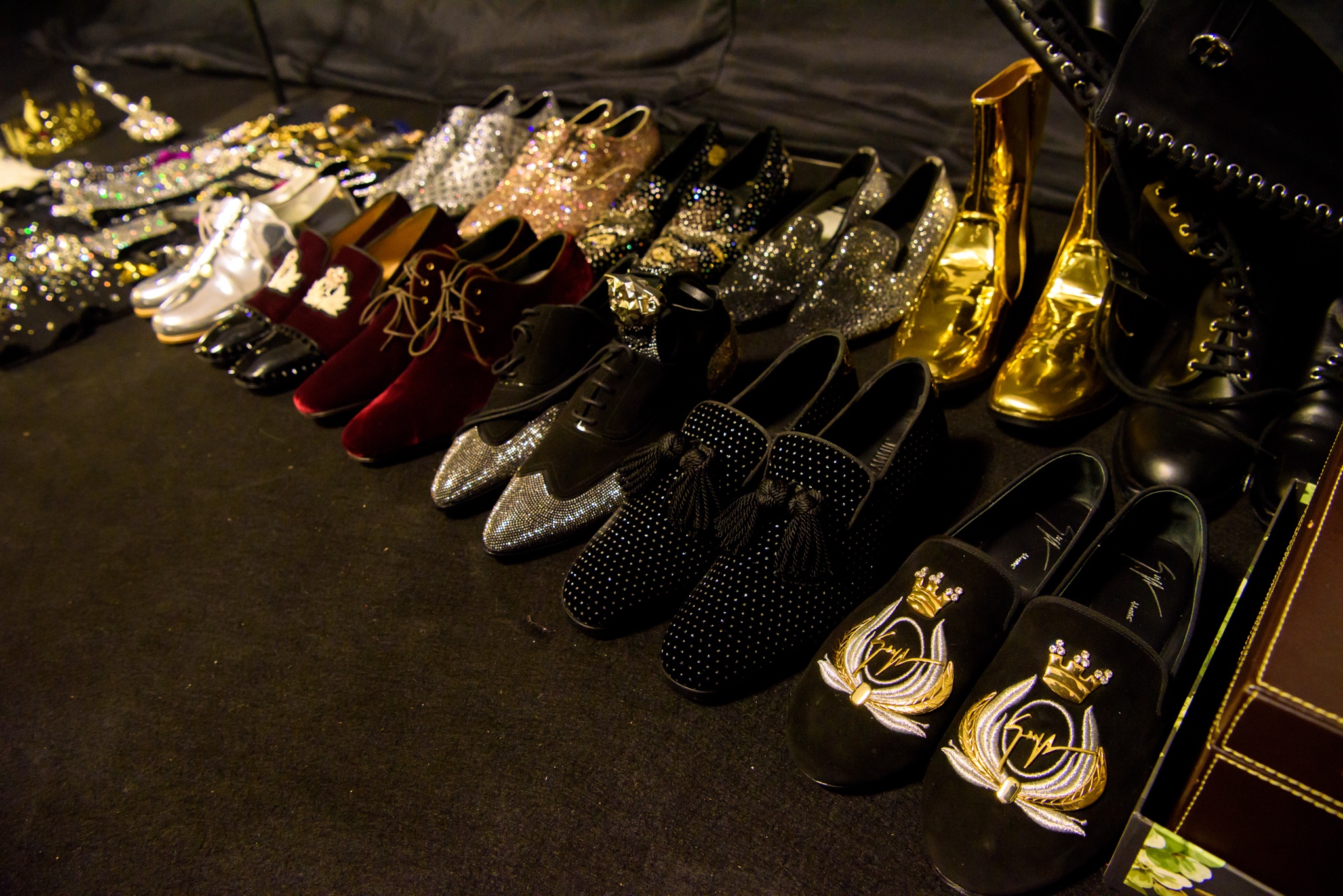 Kho hang hieu su dung trong live show Dam Vinh Hung anh 3