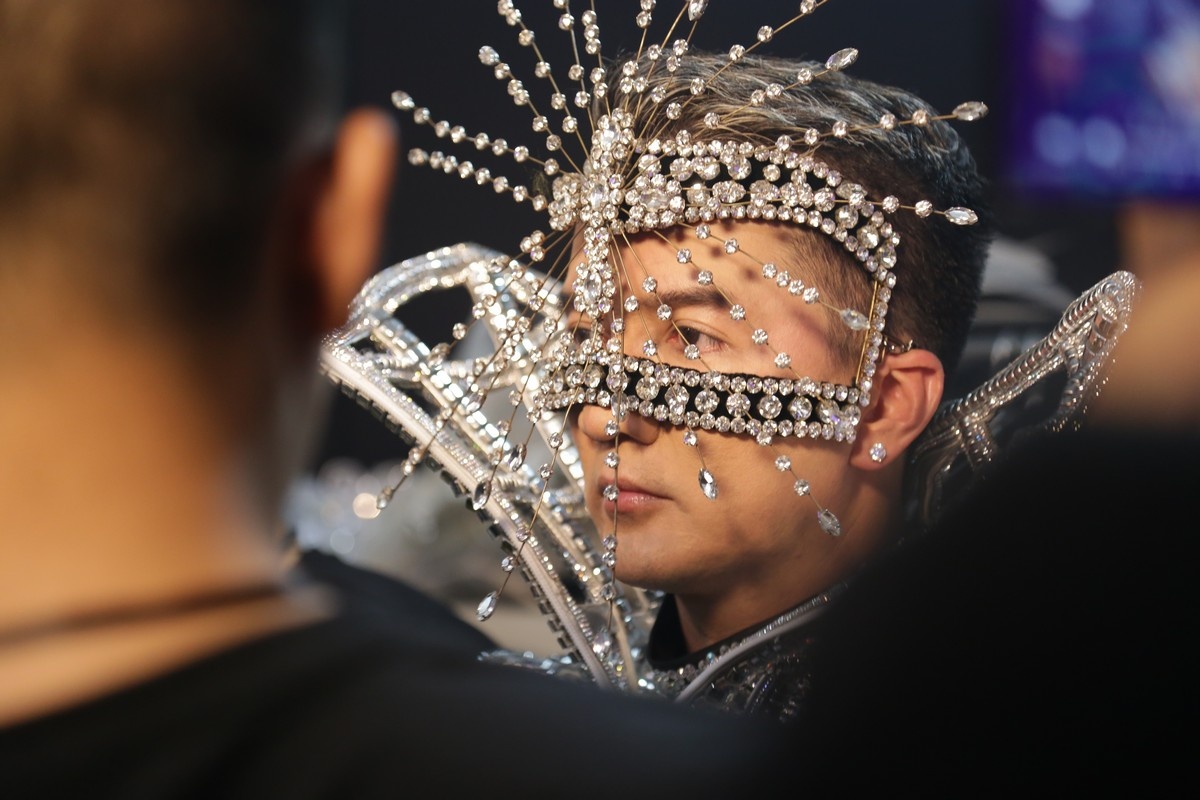 Kho hang hieu su dung trong live show Dam Vinh Hung anh 13