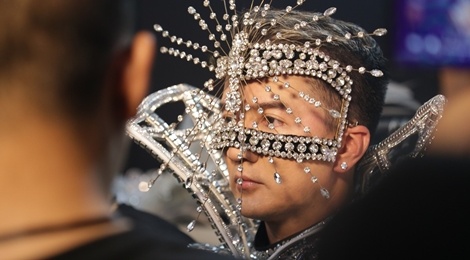 Live show Dam Vinh Hung: Mau me, diem dua va lam qua! hinh anh