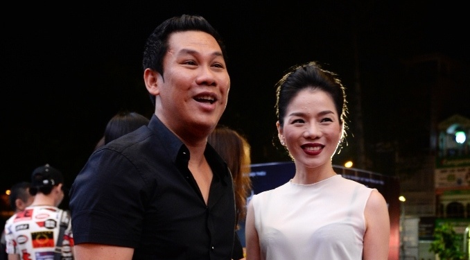 Dan sao Vpop tap nap xem live show Dam Vinh Hung hinh anh