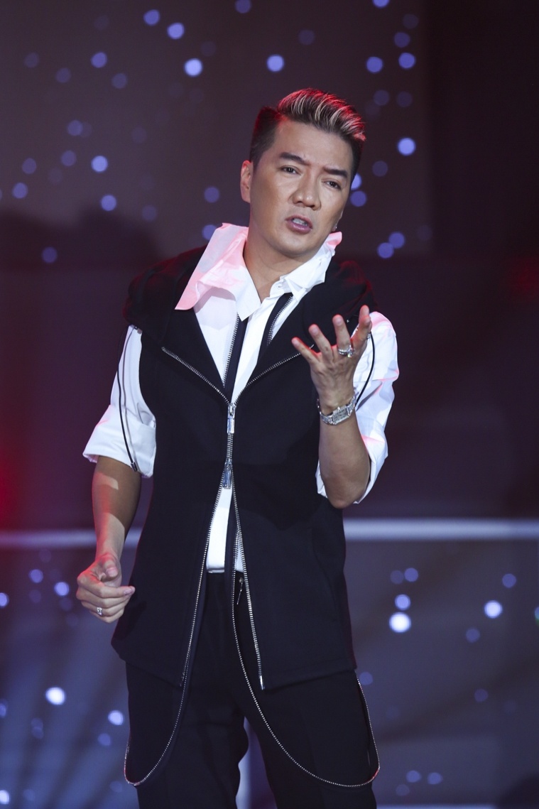 Tran Thanh om ap Hari Won tren san khau anh 6