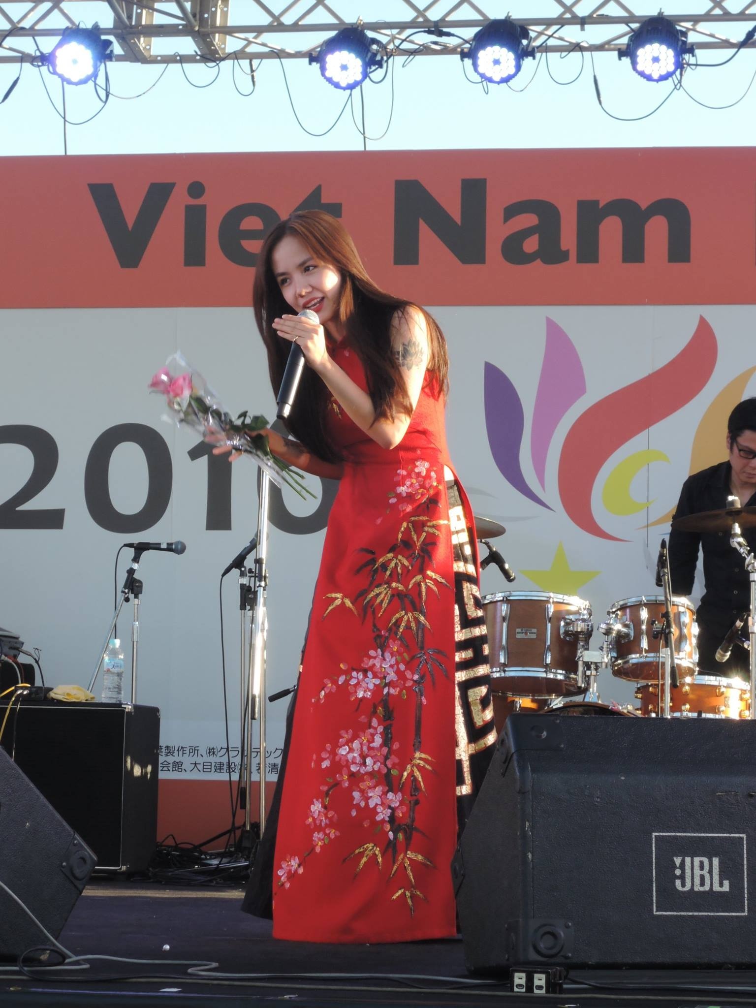 Phương Ly hát bài hit của Thùy Chi bằng tiếng Nhật ảnh 1 Phuong Ly hat bai hit cua Thuy Chi bang tieng Nhat anh 1