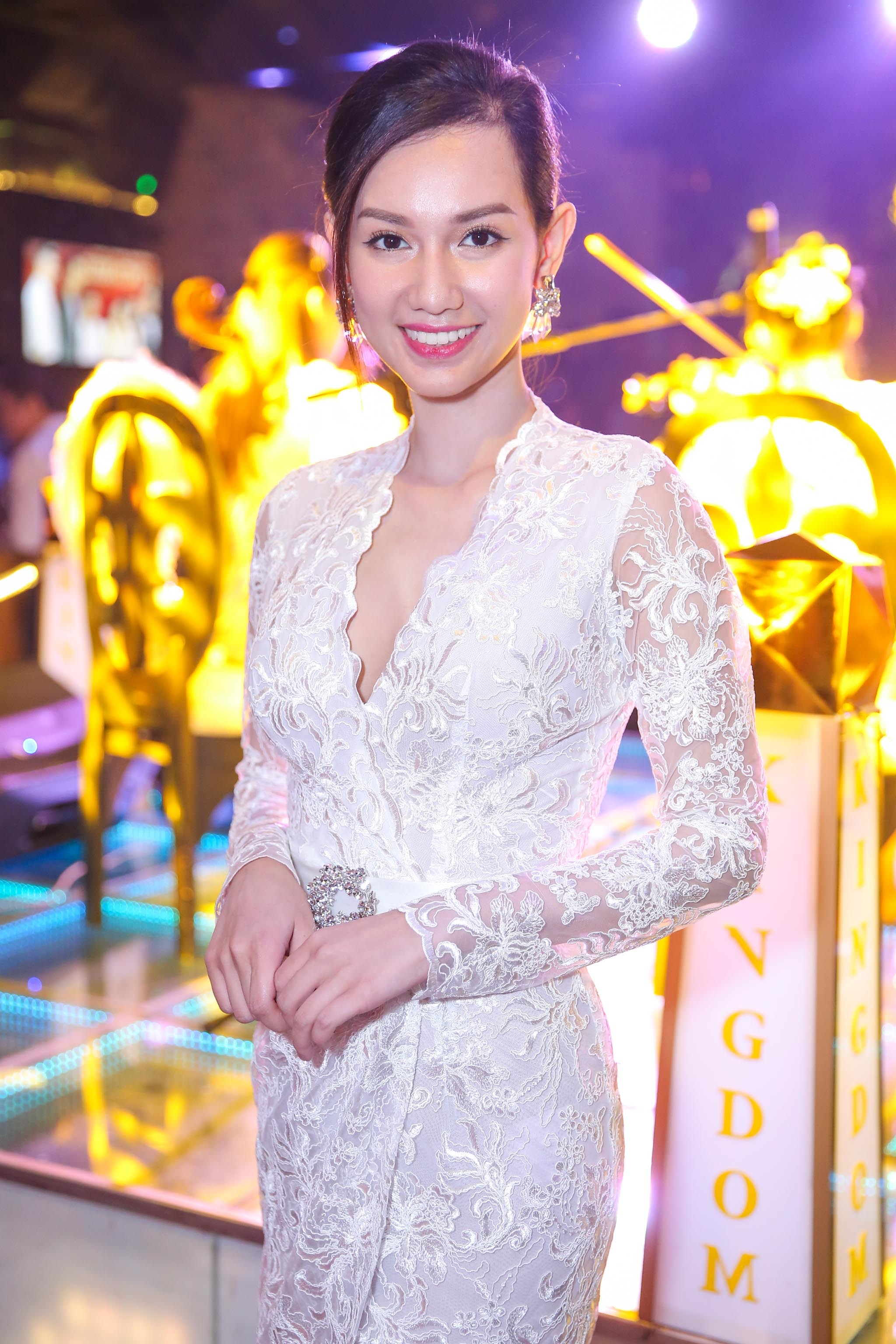 Dan sao chuc mung Nguyen Hong Thuan anh 9