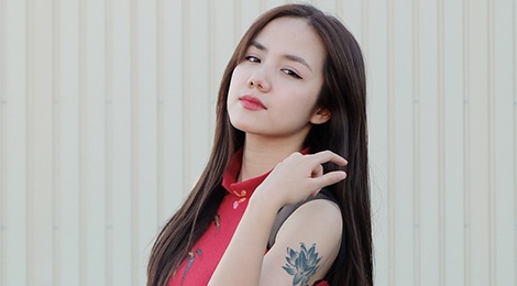 Em gai Phuong Linh hat hit cua Thuy Chi bang tieng Nhat hinh anh