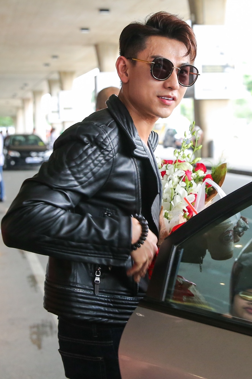 Isaac noi bat o san bay sau khi thang giai LHP Busan anh 9