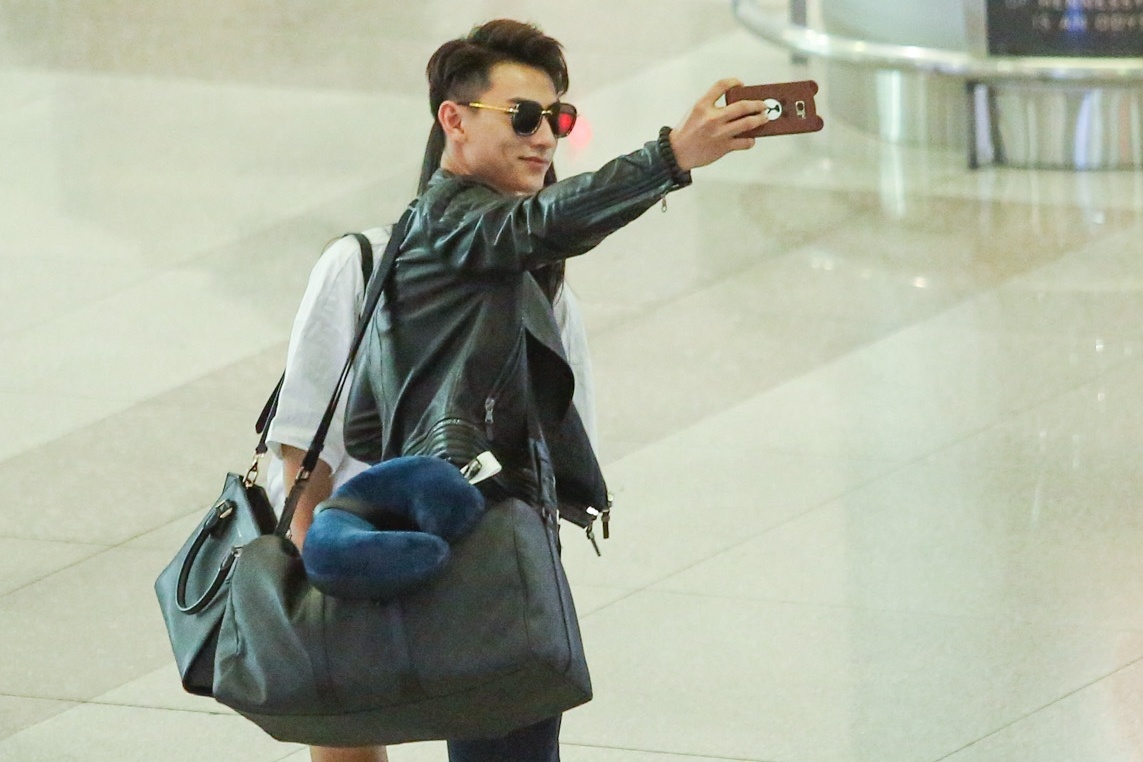 Isaac noi bat o san bay sau khi thang giai LHP Busan anh 3