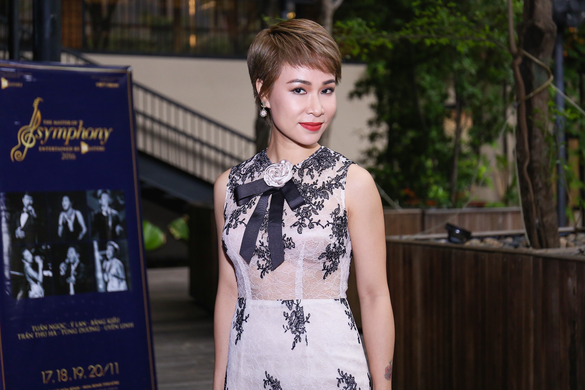 Uyen Linh nan ni duoc hat cung Tuan Ngoc anh 2