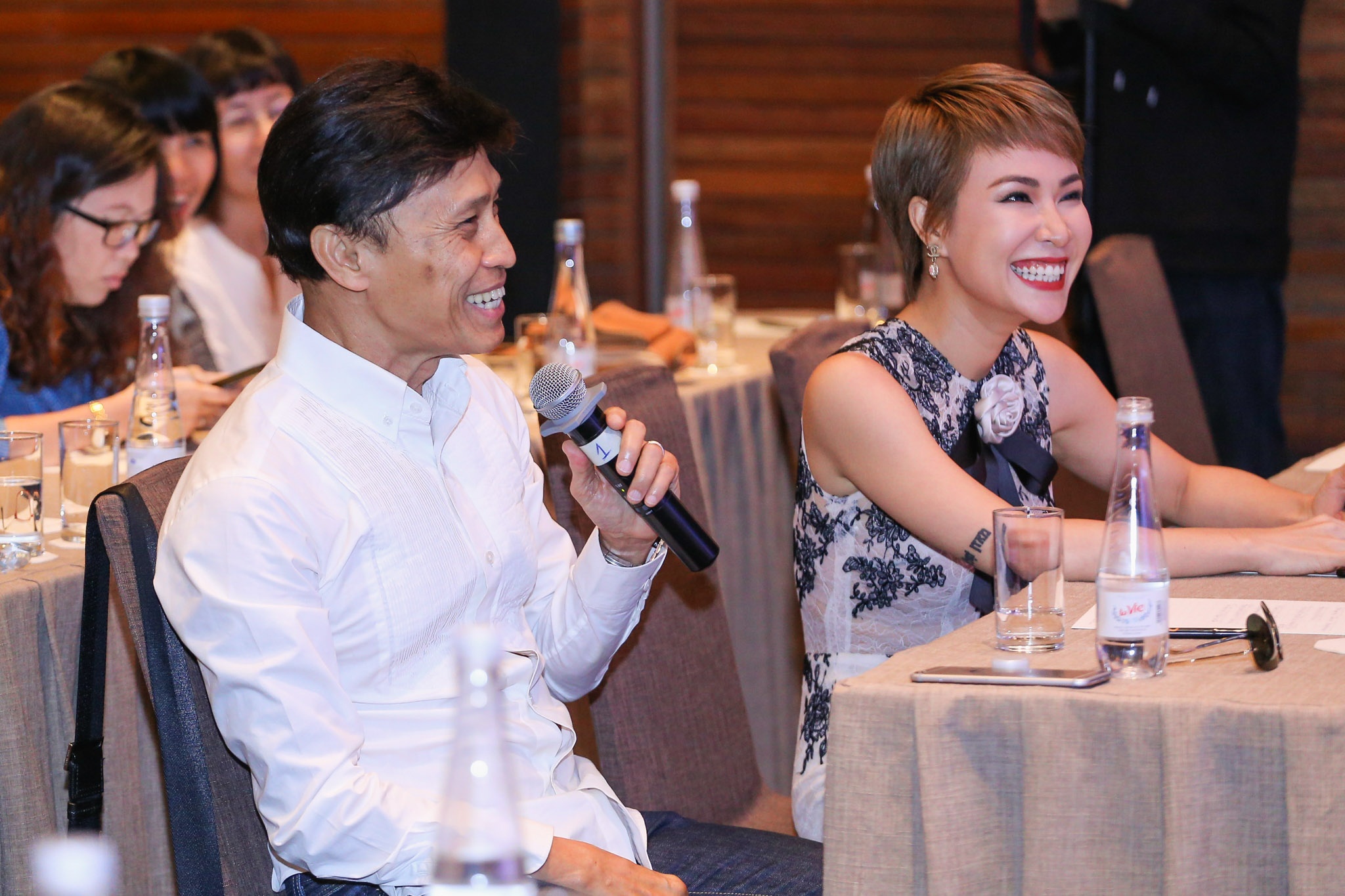 Uyen Linh nan ni duoc hat cung Tuan Ngoc anh 4