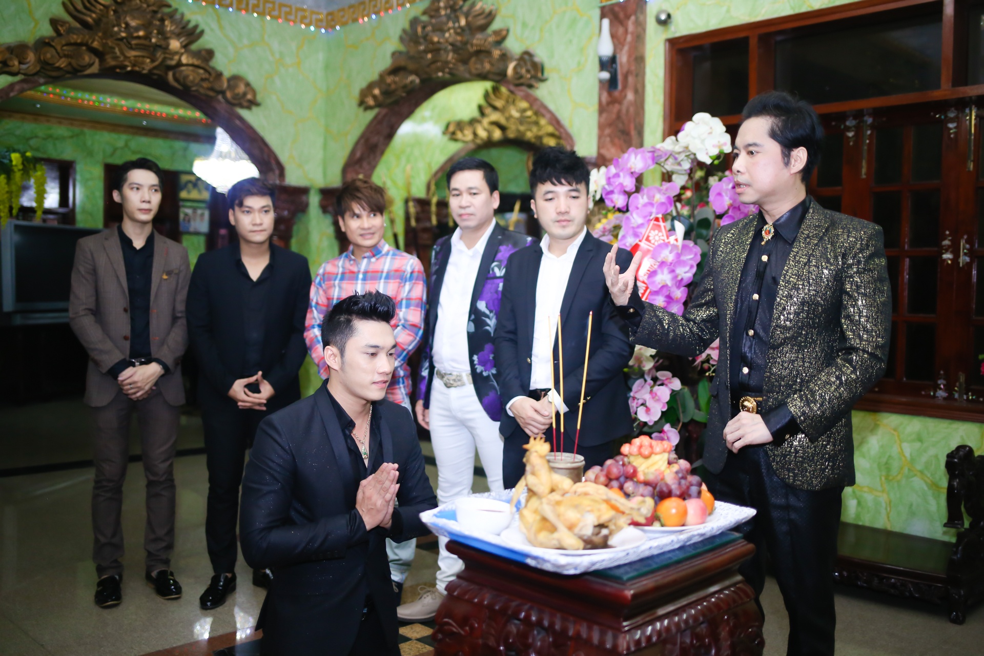 Ngoc Son nhan hoc tro anh 1