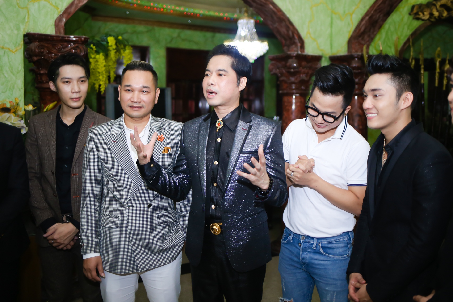 Ngoc Son nhan hoc tro anh 5