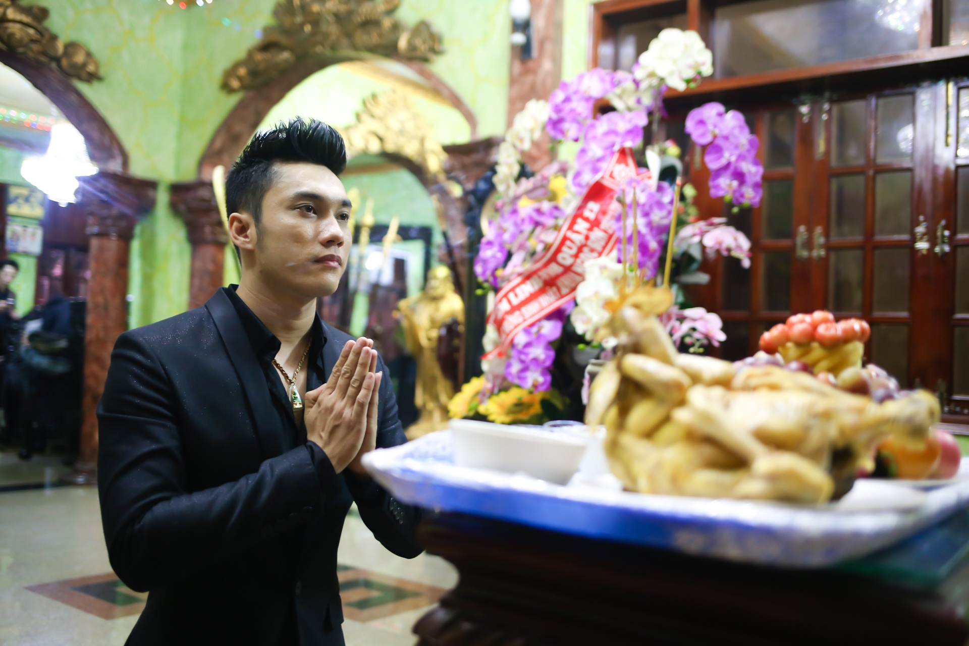 Ngoc Son nhan hoc tro anh 2