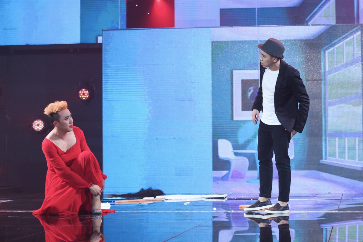 Tran Thanh gia gai lay nuoc mat khan gia anh 4