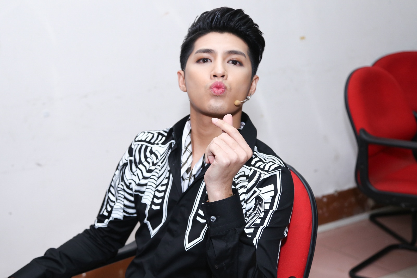 Hoàng Anh đầu xù gây bất ngờ với ngoại hình lớn phổng phao ảnh 2 Hoang Anh dau xu gay bat ngo voi ngoai hinh lon phong phao anh 2