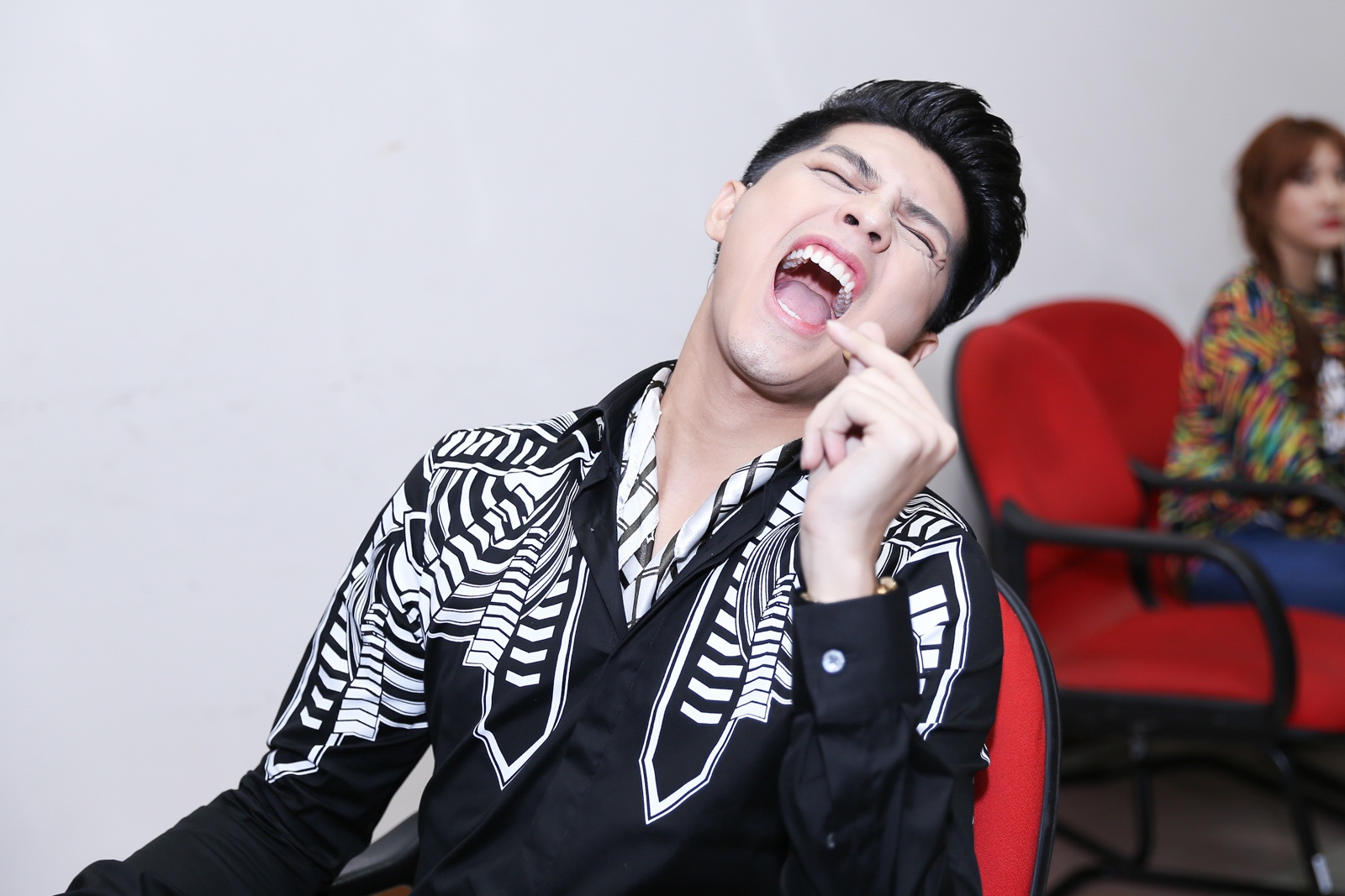 Hoàng Anh đầu xù gây bất ngờ với ngoại hình lớn phổng phao ảnh 3 Hoang Anh dau xu gay bat ngo voi ngoai hinh lon phong phao anh 3