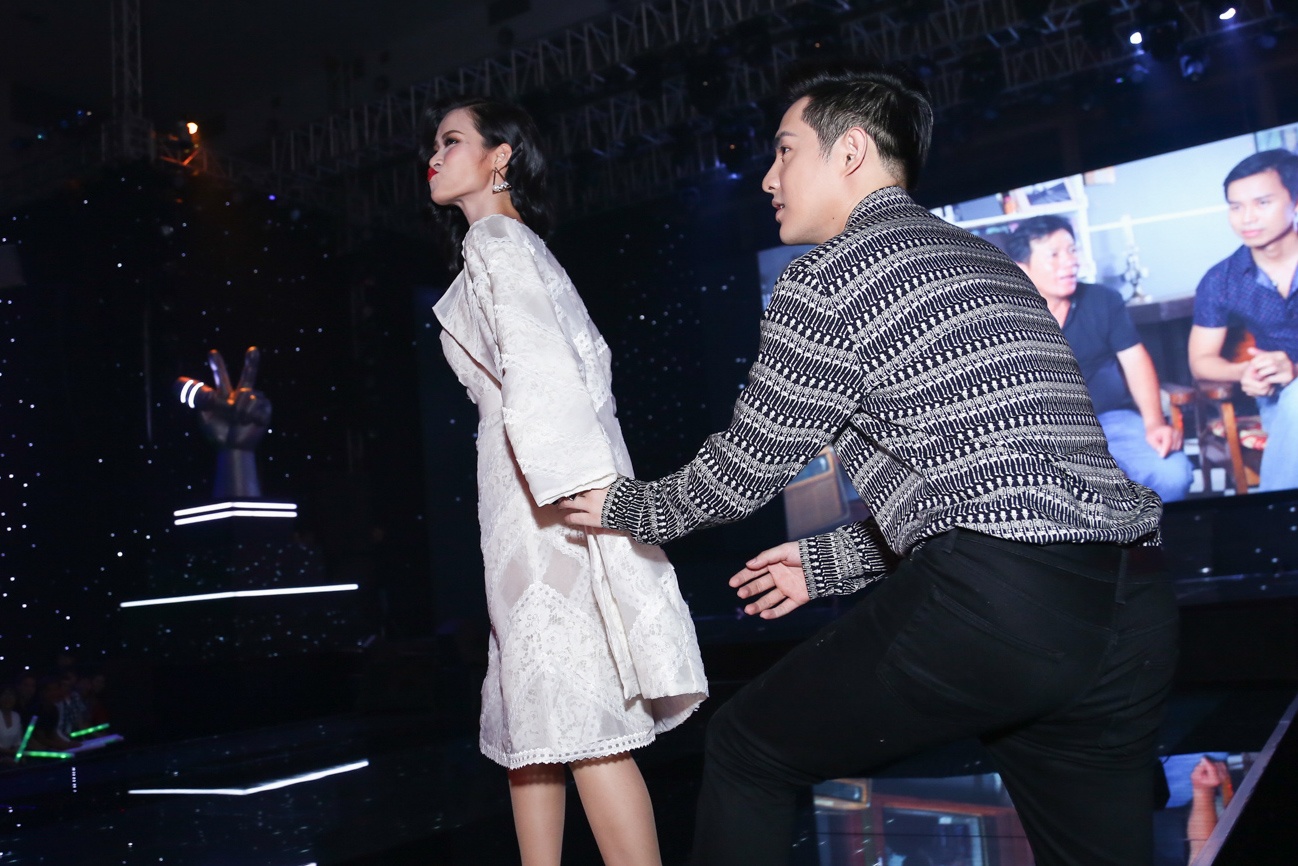 Hoàng Anh đầu xù gây bất ngờ với ngoại hình lớn phổng phao ảnh 5 Hoang Anh dau xu gay bat ngo voi ngoai hinh lon phong phao anh 5