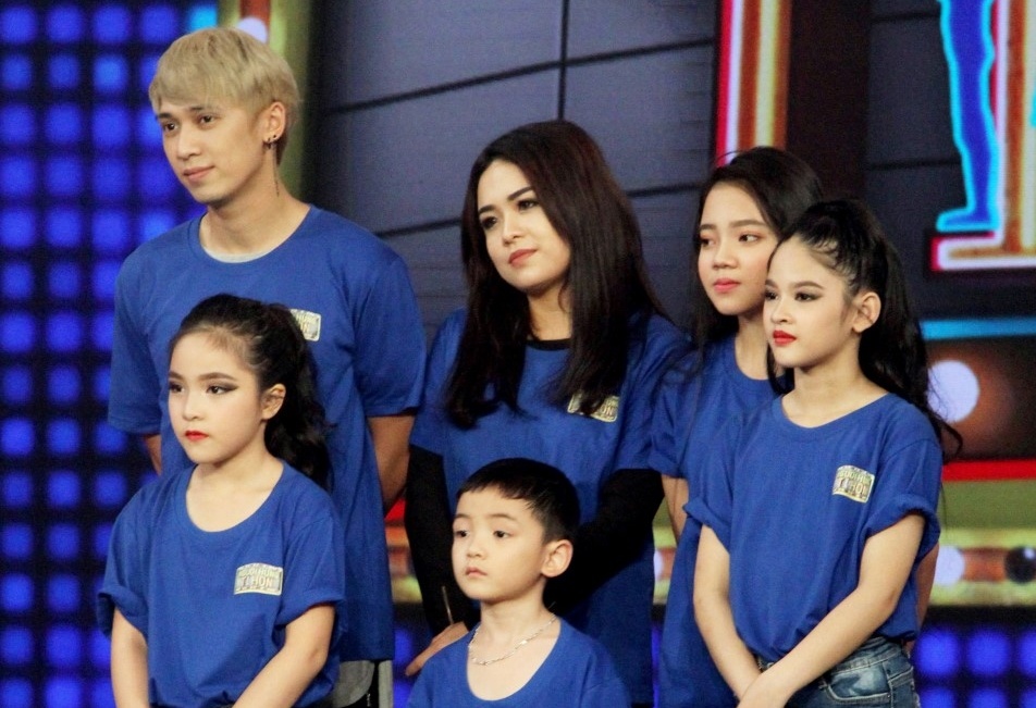 Thần đồng diễn xuất Tin Tin lắc mông điệu nghệ ảnh 4 Than dong dien xuat Tin Tin lac mong dieu nghe anh 4