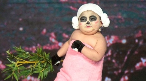 'Than dong dien xuat' Tin Tin hat, nhay nhu nguoi lon hinh anh