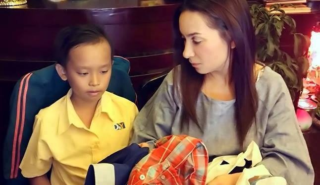 Phi Nhung va Ho Van Cuong hat cho ba con vung lu hinh anh