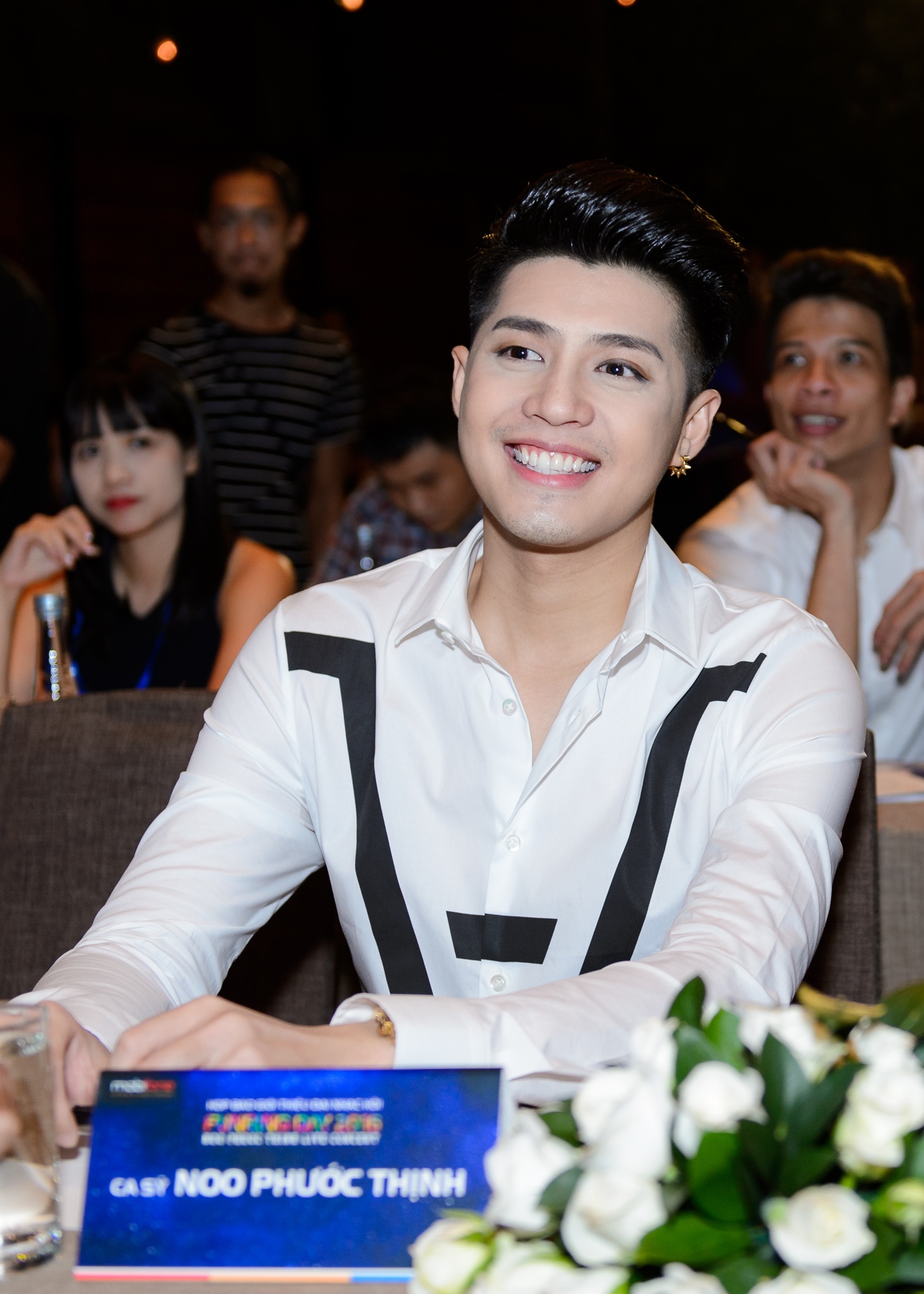 Live show ky niem 8 nam ca hat cua Noo Phuoc Thinh anh 2