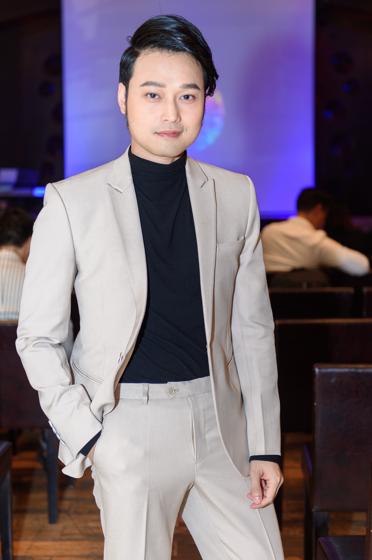 Hương Tràm đến chúc mừng Trịnh Thăng Bình ảnh 7 Huong Tram den chuc mung Trinh Thang Binh anh 7