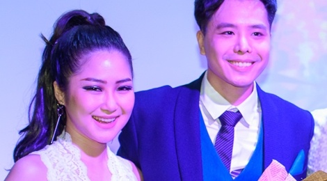 Huong Tram mac don gian den chuc mung Trinh Thang Binh hinh anh