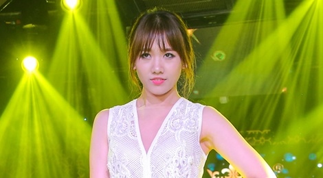 Hari Won dien sung o bar sau khi xuat vien hinh anh