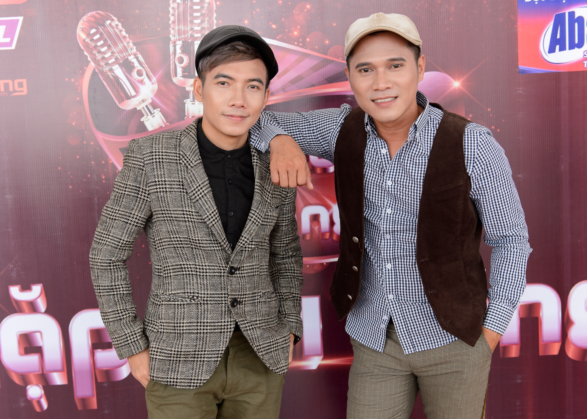 Dam Vinh Hung trang diem cho chong Cam Ly anh 12