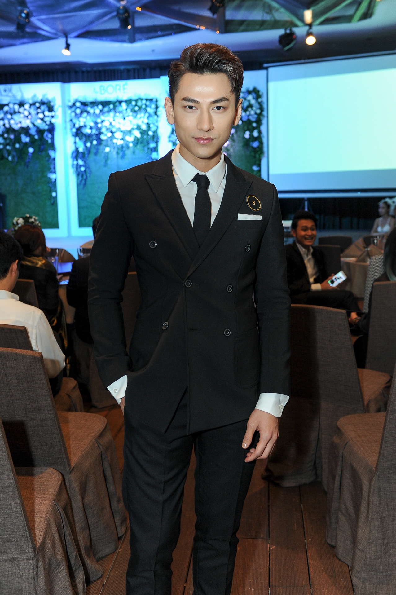 Lan Ngoc say sua xem Isaac bieu dien anh 3