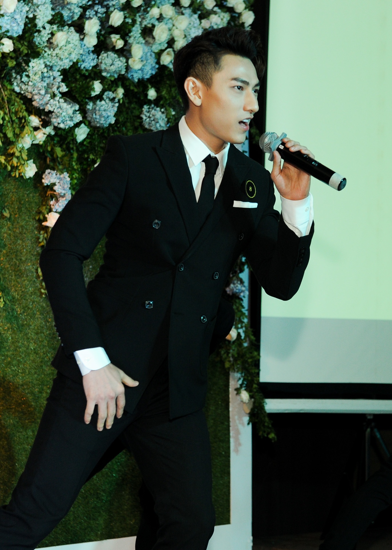 Lan Ngoc say sua xem Isaac bieu dien anh 4