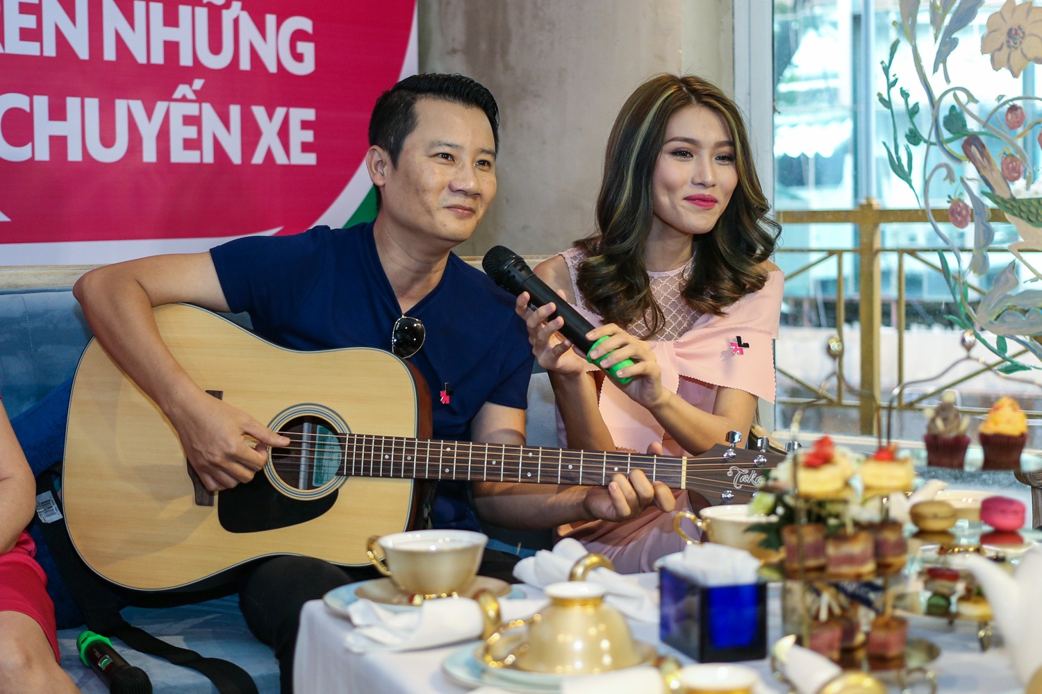 Hoang Bach san sang danh ke hanh hung phu nu anh 1