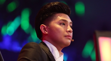 Noo Phuoc Thinh nuoc mat lung trong khi nghe tro cung hat hinh anh