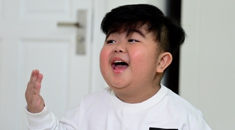 Than dong Tin Tin va cuoc song vang cha tu luc moi sinh hinh anh