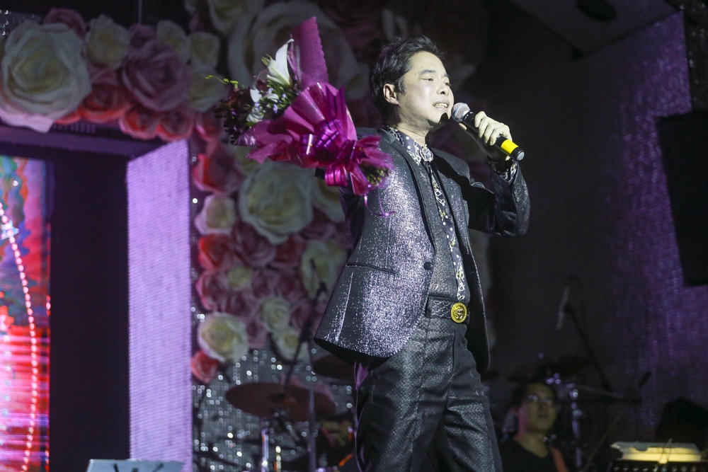 Dam Vinh Hung dau gia tui hieu giup mien Trung anh 8