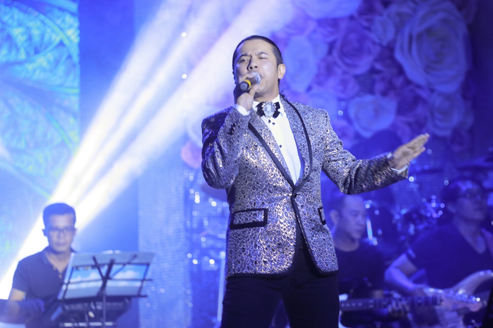 Dam Vinh Hung dau gia tui hieu giup mien Trung anh 13