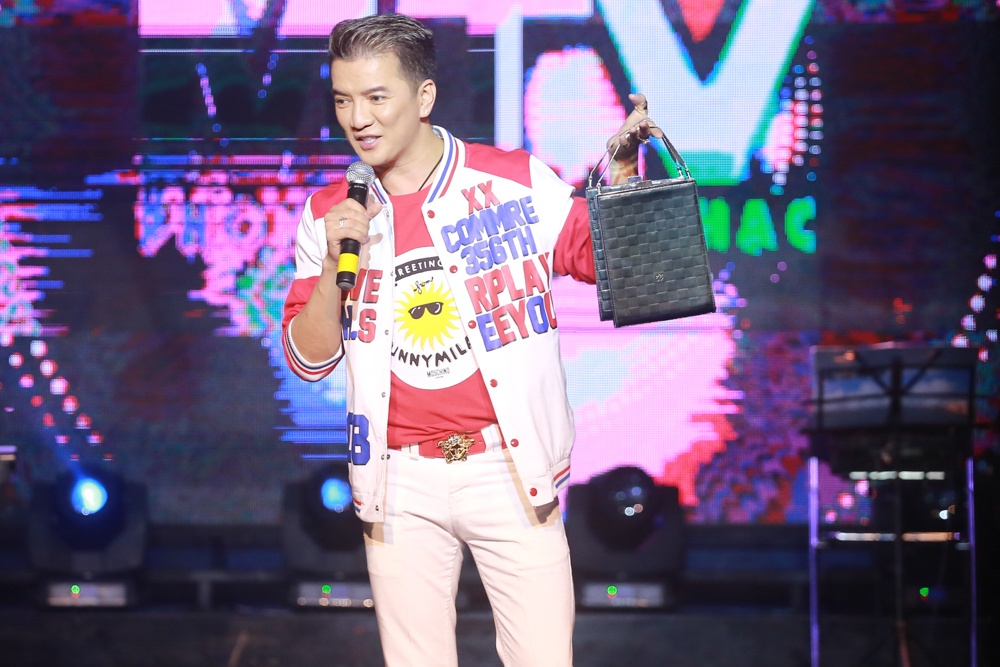 Dam Vinh Hung dau gia tui hieu giup mien Trung anh 1