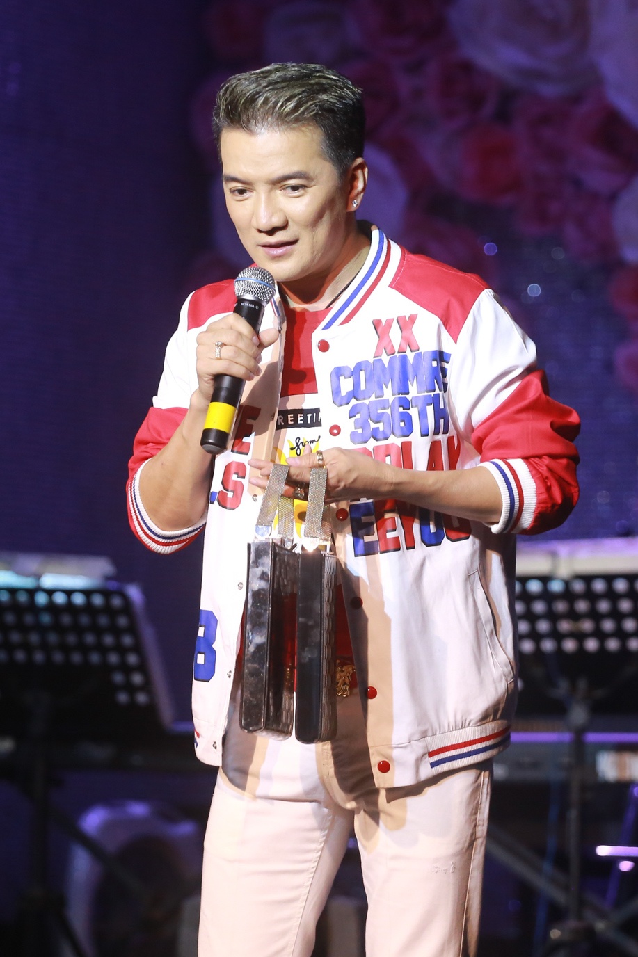 Dam Vinh Hung dau gia tui hieu giup mien Trung anh 2