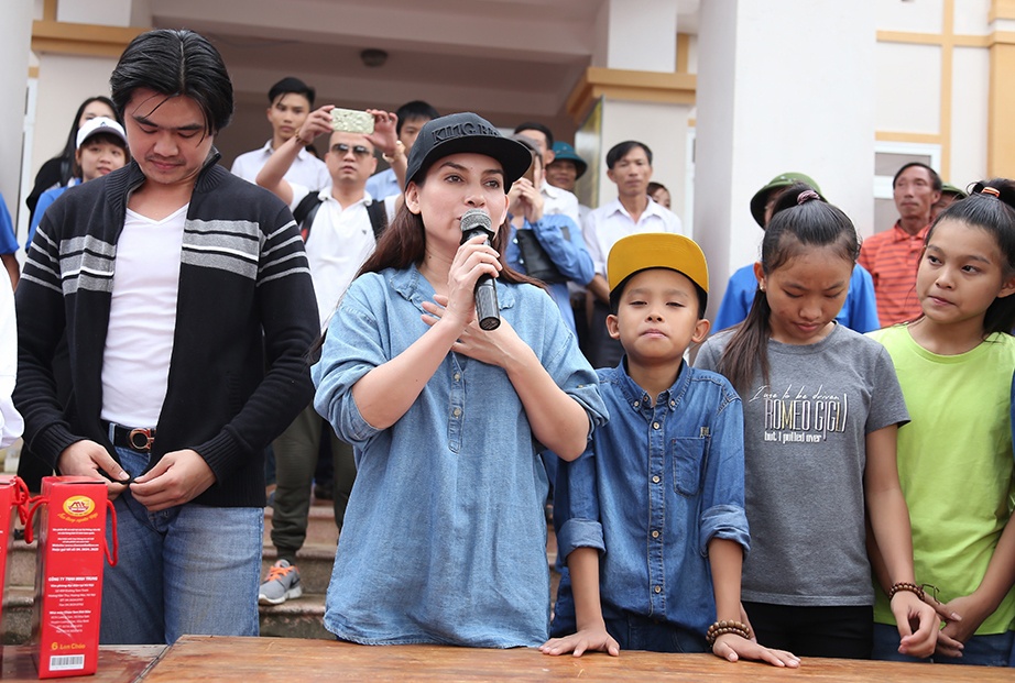 Phi Nhung dan con nuoi di tu thien anh 1