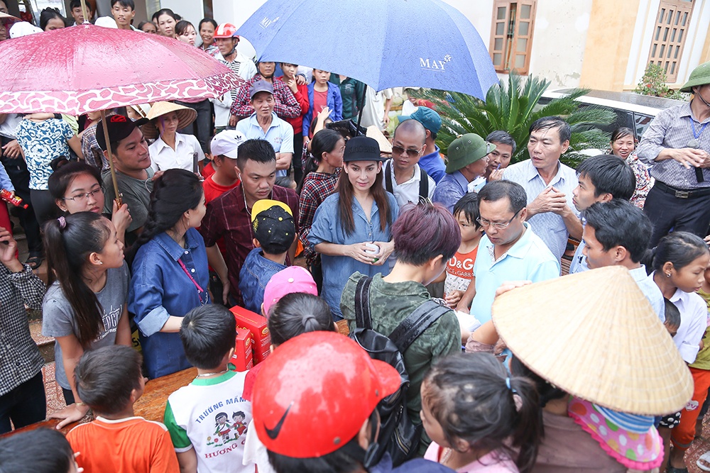 Phi Nhung dan con nuoi di tu thien anh 4