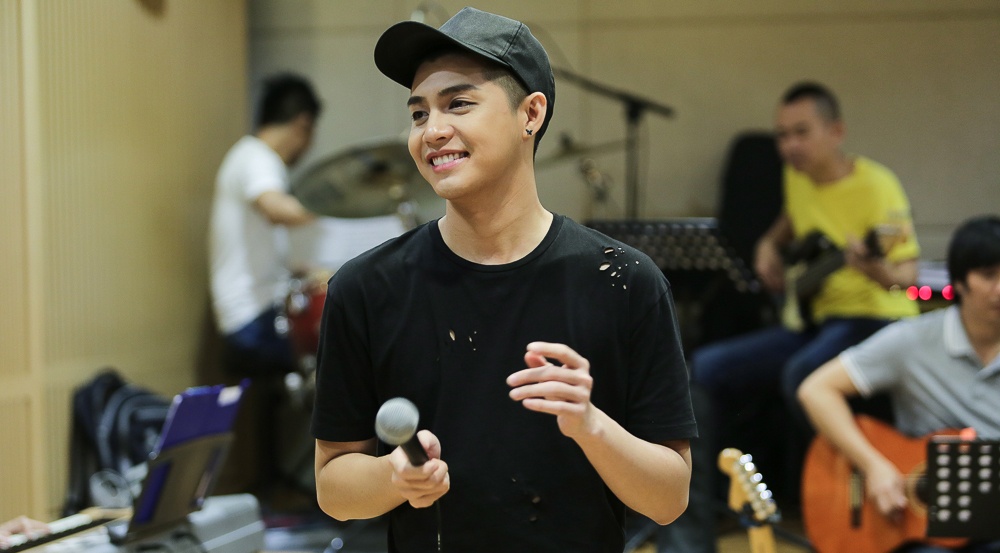 Noo Phuoc Thinh tap luyen vat va cho live show hinh anh