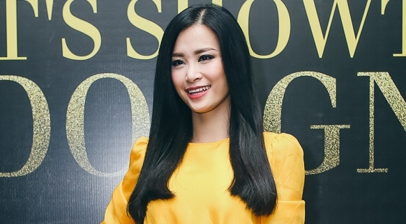 Dong Nhi giai thich ly do den tre khi game show da len song hinh anh