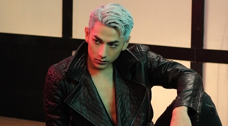 Isaac lot bo hinh tuong soai ca trong MV moi hinh anh