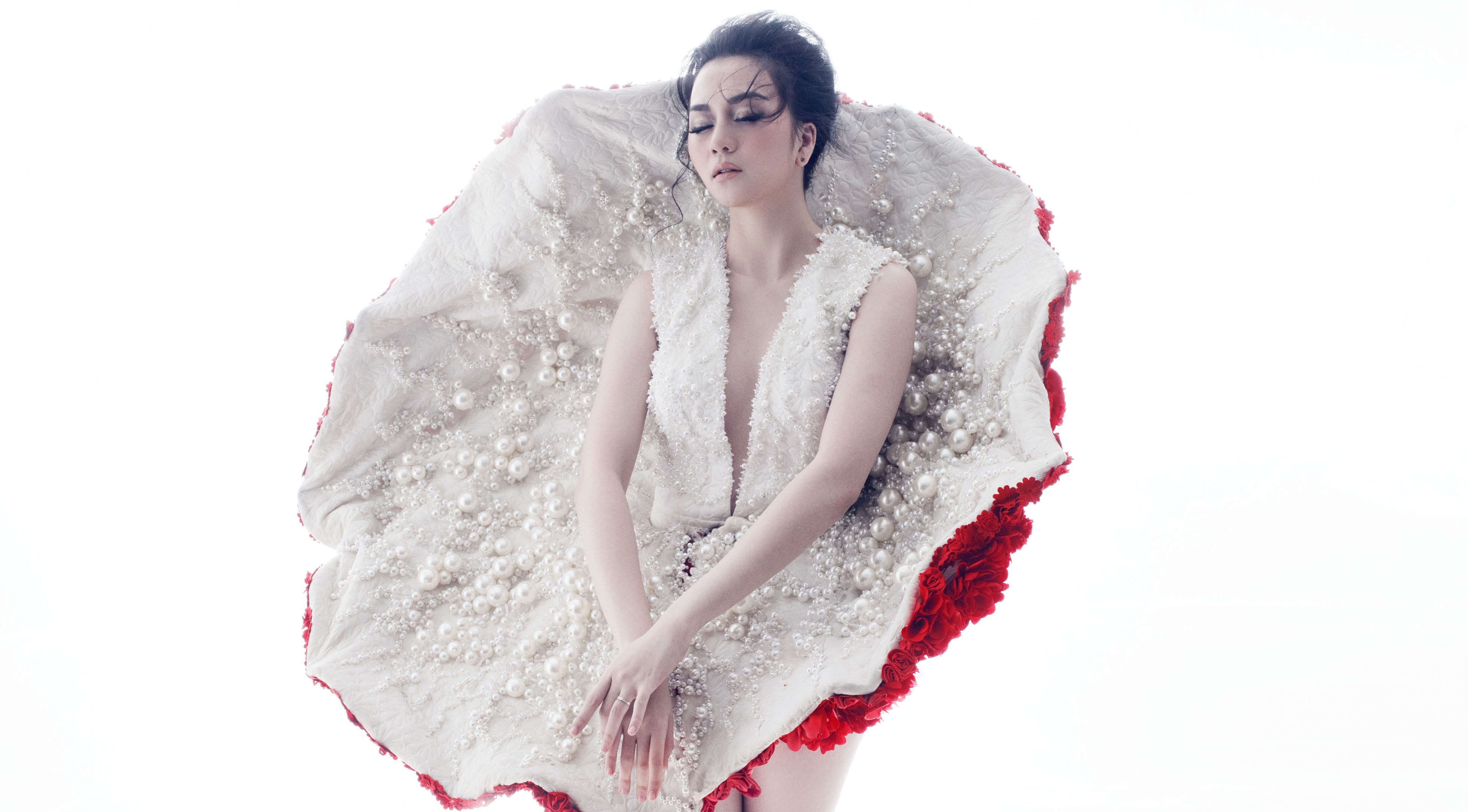 Thieu Bao Trang ke chuyen bi phan boi qua sang tac moi hinh anh