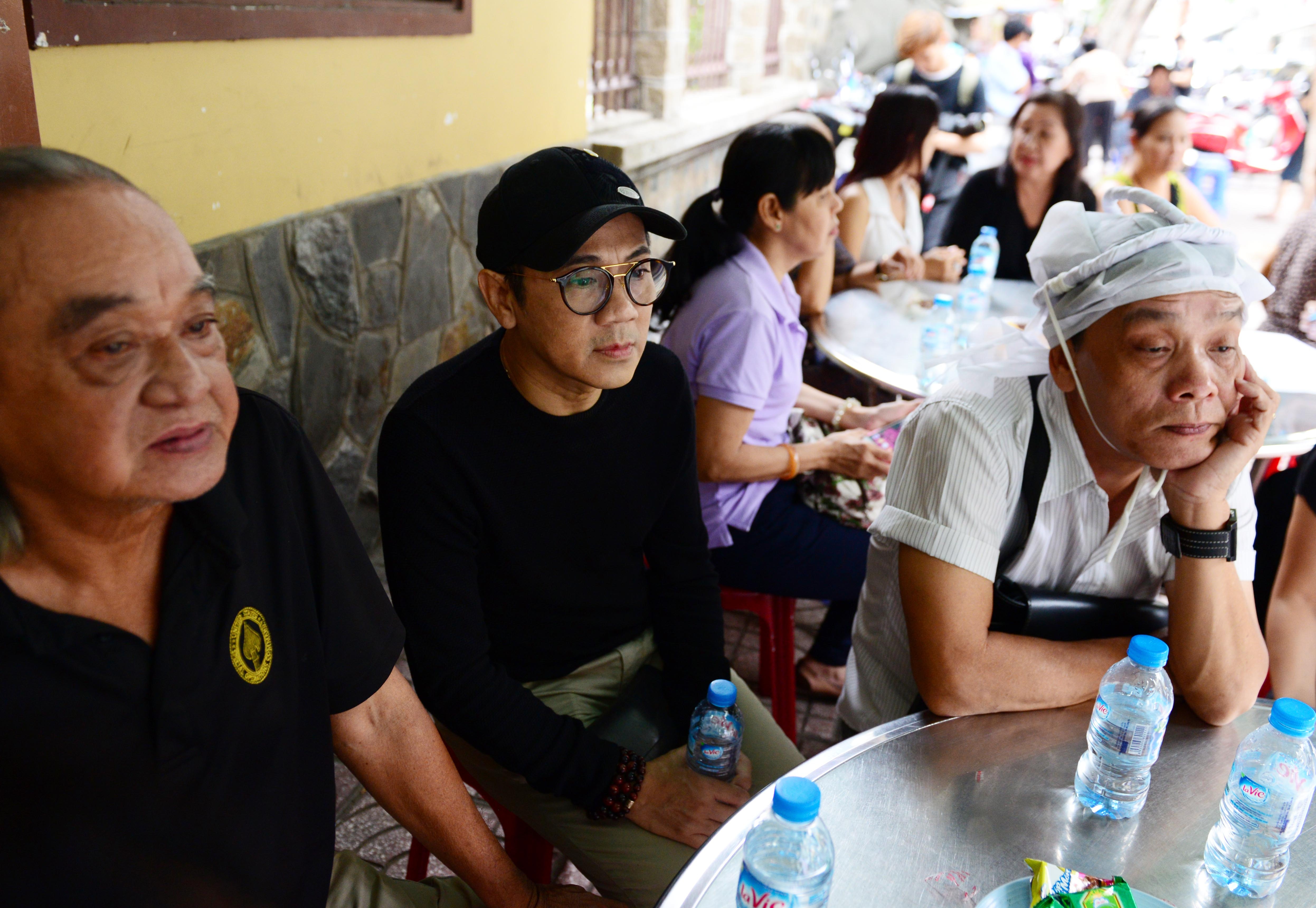 Nghe si Viet vieng dam tang Ut Bach Lan anh 7
