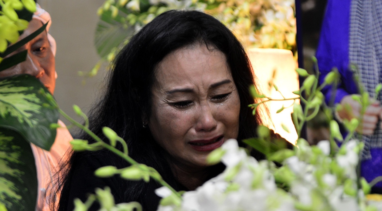 Nghe si om mat nuc no khi nhin di anh sau nu Ut Bach Lan hinh anh