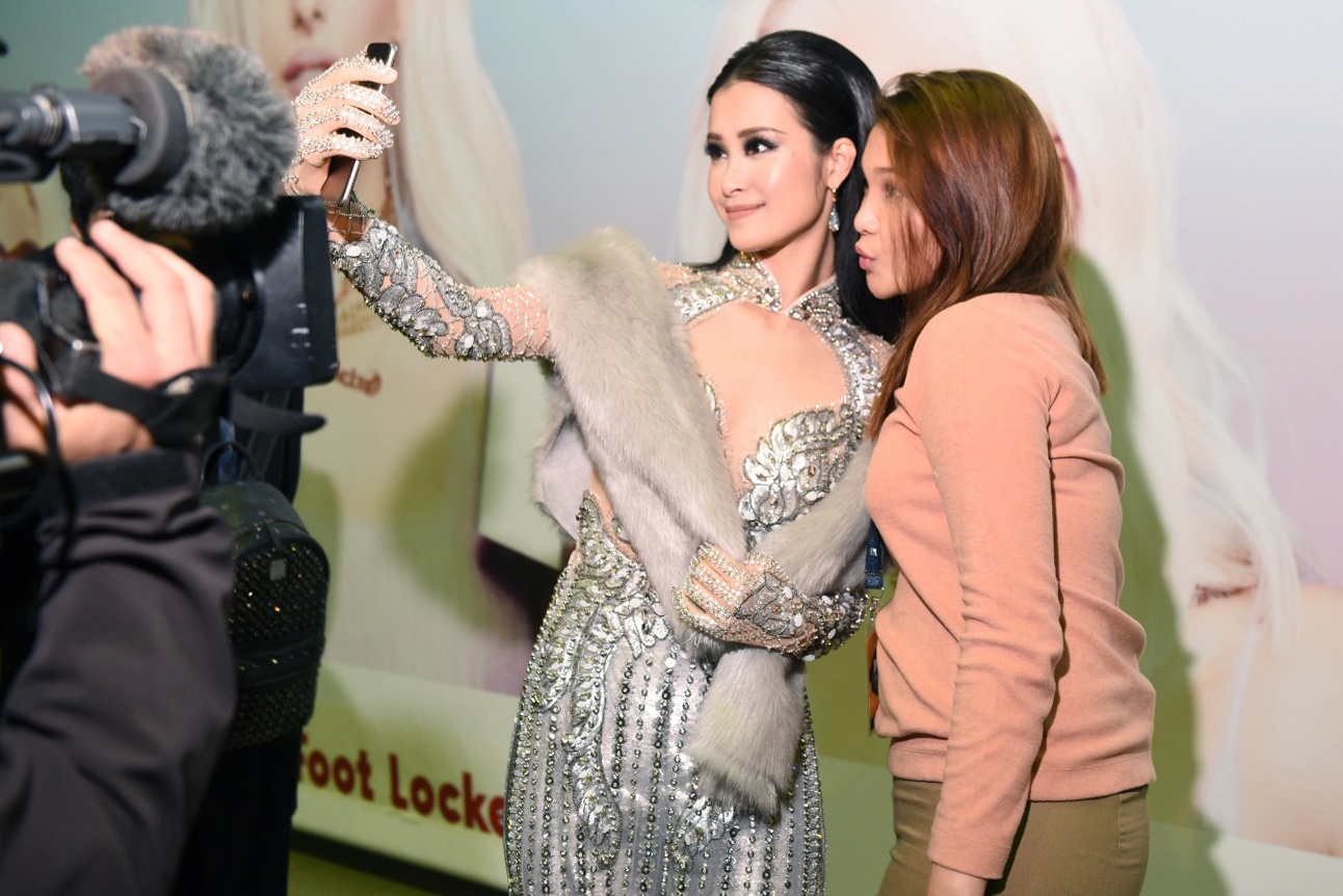 Dong Nhi tra loi kenh MTV Asia anh 1