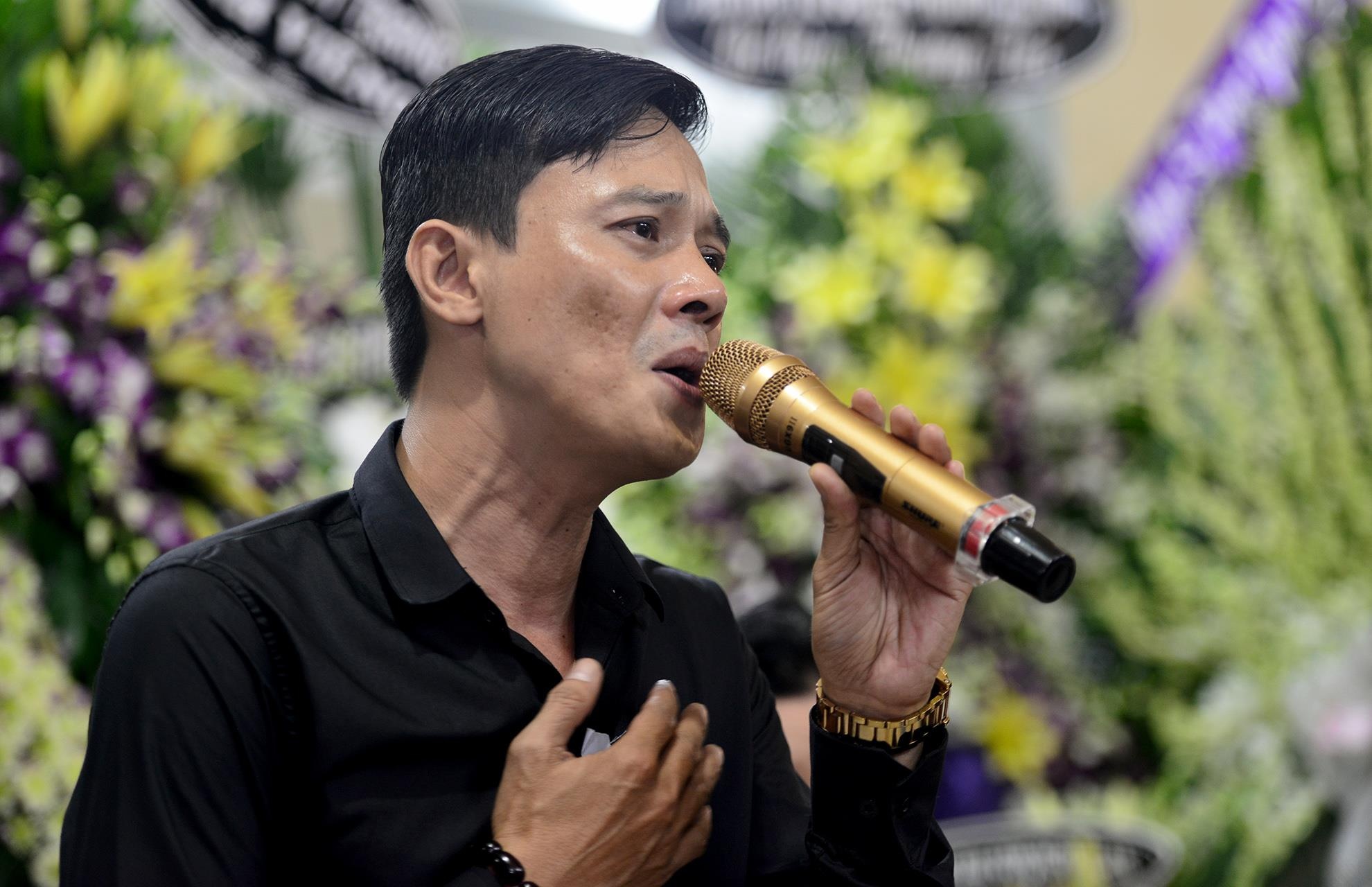 Nghe si hat khi toi vieng sau nu Ut Bach Lan hinh anh